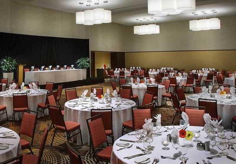 Hotel Courtyard By Marriott Calgary Airport Extérieur photo