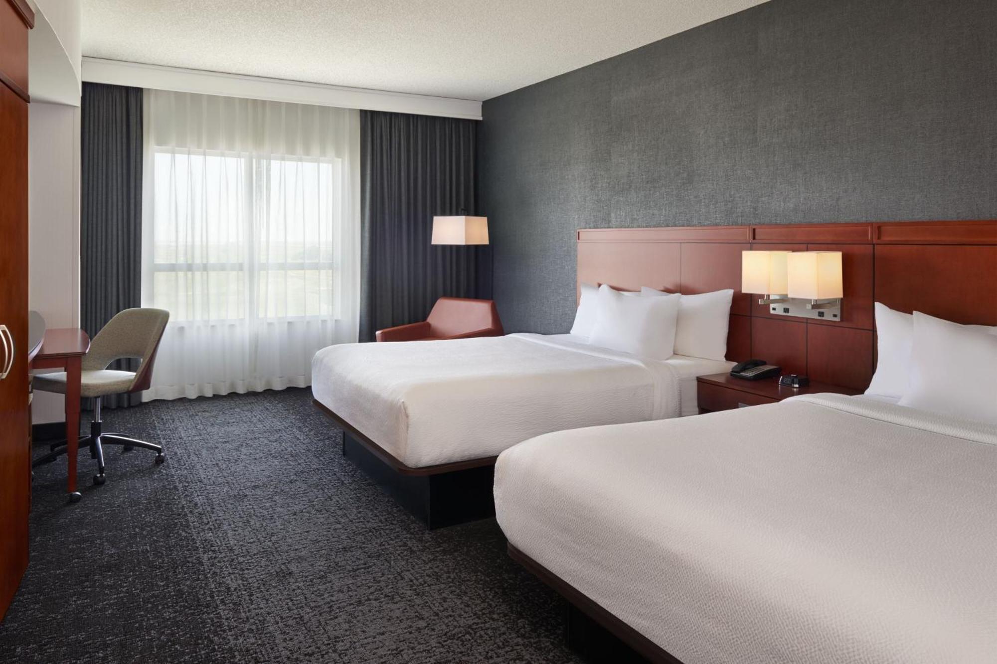 Hotel Courtyard By Marriott Calgary Airport Extérieur photo