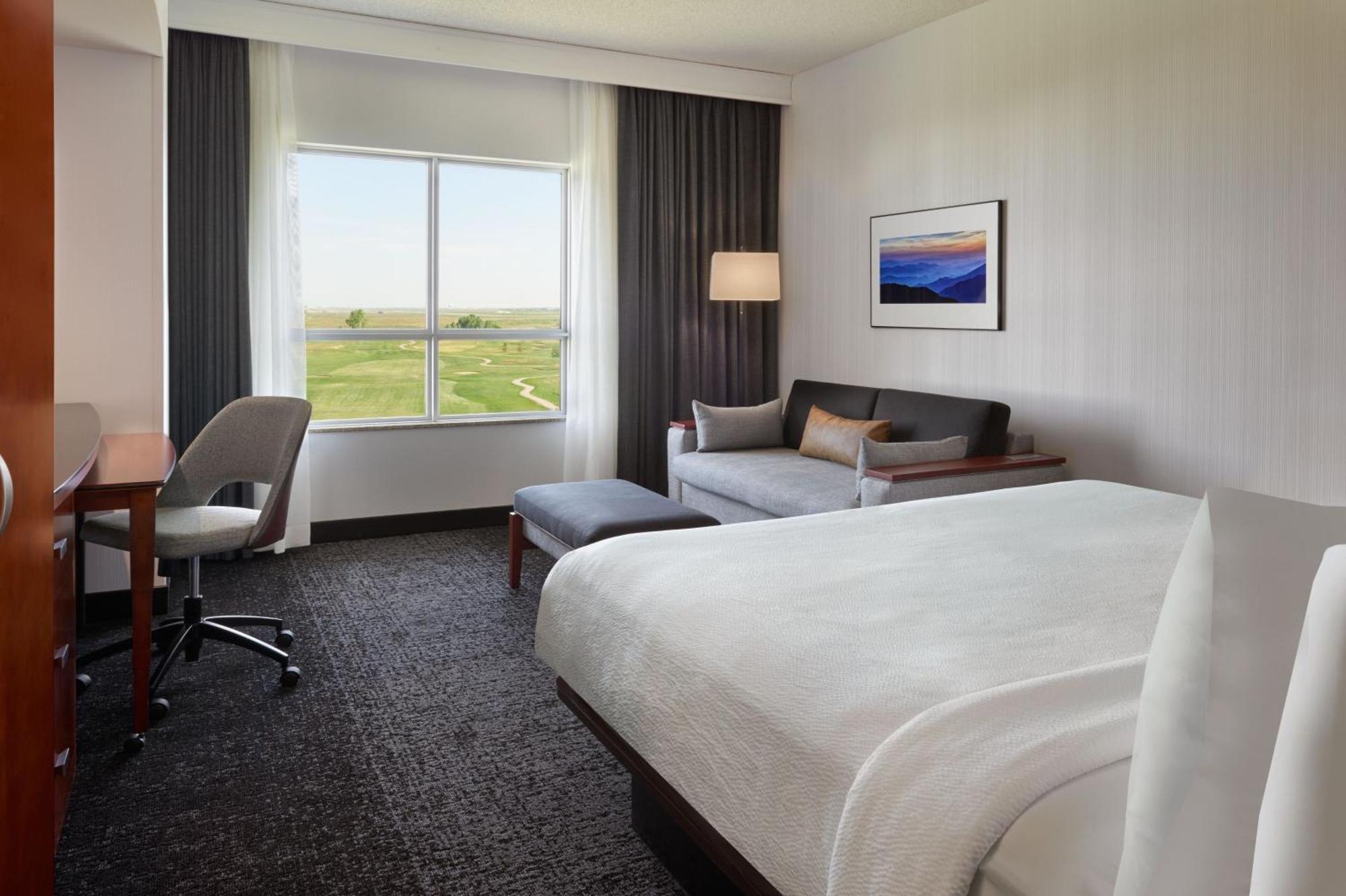 Hotel Courtyard By Marriott Calgary Airport Extérieur photo