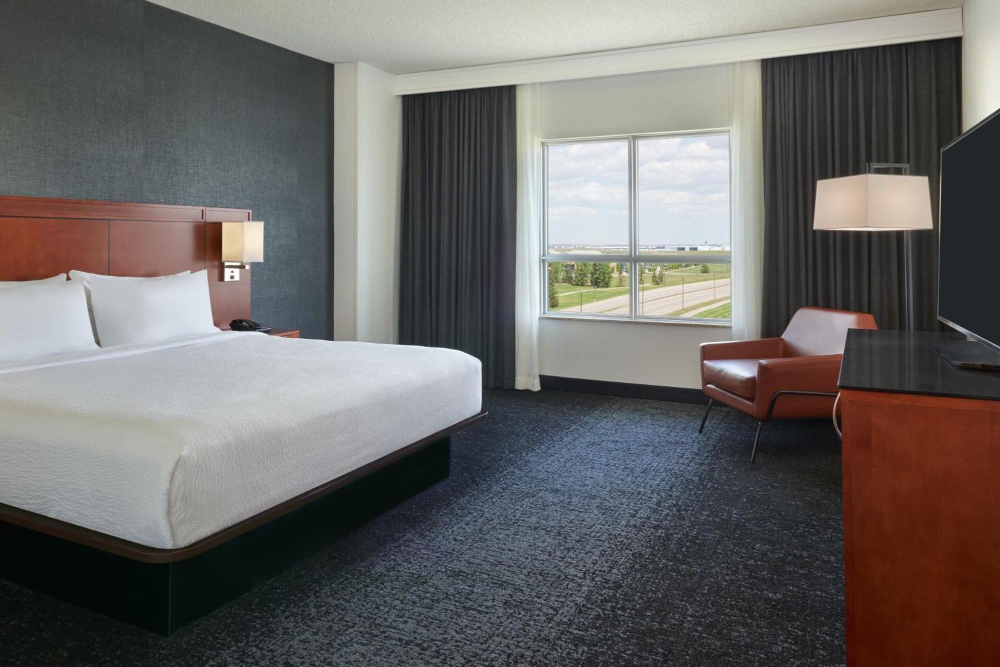 Hotel Courtyard By Marriott Calgary Airport Extérieur photo