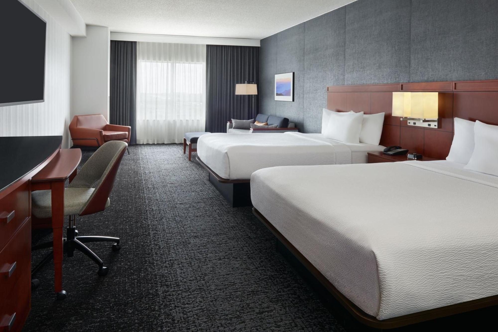 Hotel Courtyard By Marriott Calgary Airport Extérieur photo