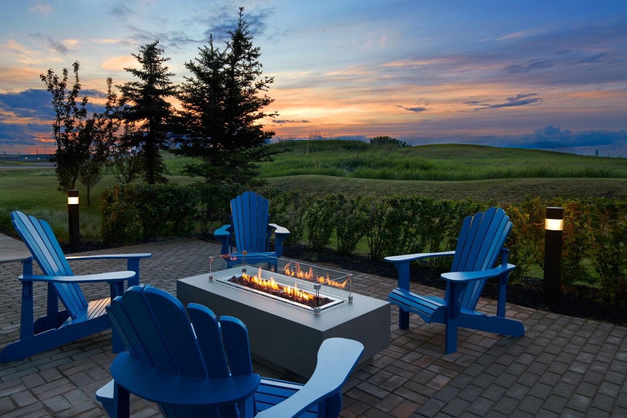 Hotel Courtyard By Marriott Calgary Airport Extérieur photo