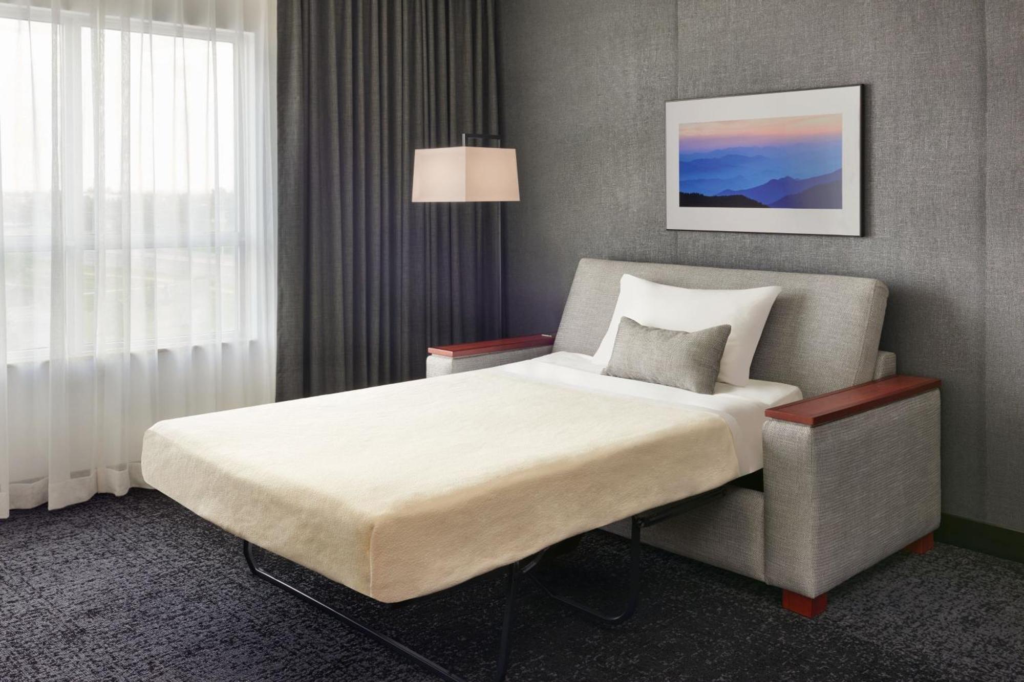 Hotel Courtyard By Marriott Calgary Airport Extérieur photo