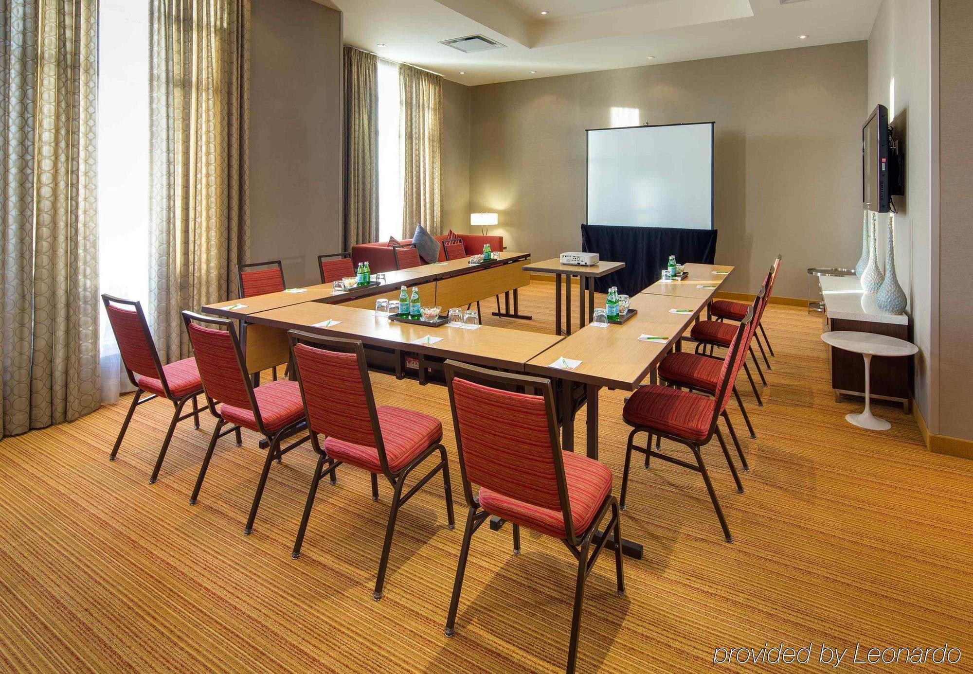 Hotel Courtyard By Marriott Calgary Airport Extérieur photo