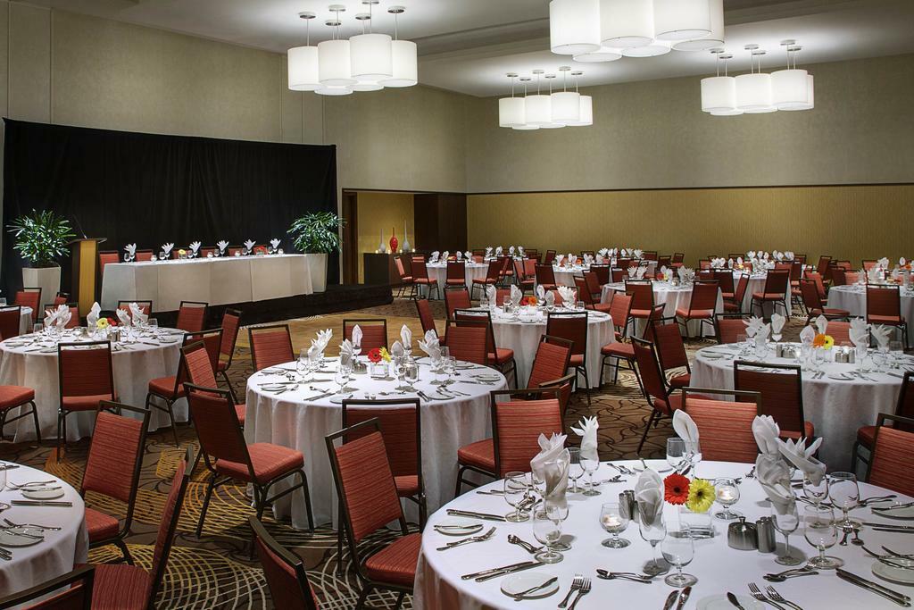 Hotel Courtyard By Marriott Calgary Airport Extérieur photo